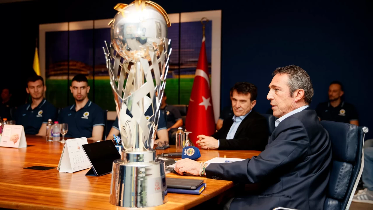 Fenerbahçe Erkek Voleybol Takımı, Kupa Voley kupasını Ali Koç ve yöneticilere götürdü
