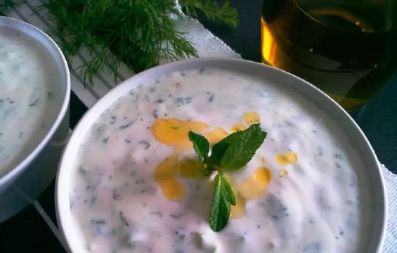 Cacık Tarifi: Ferahlatıcı ve Kolay Yapımıyla Sofralarınızı Şenlendirin!