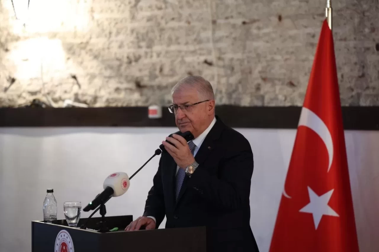 Bakan Güler, bayramı Çanakkale'de Mehmetçikle karşıladı