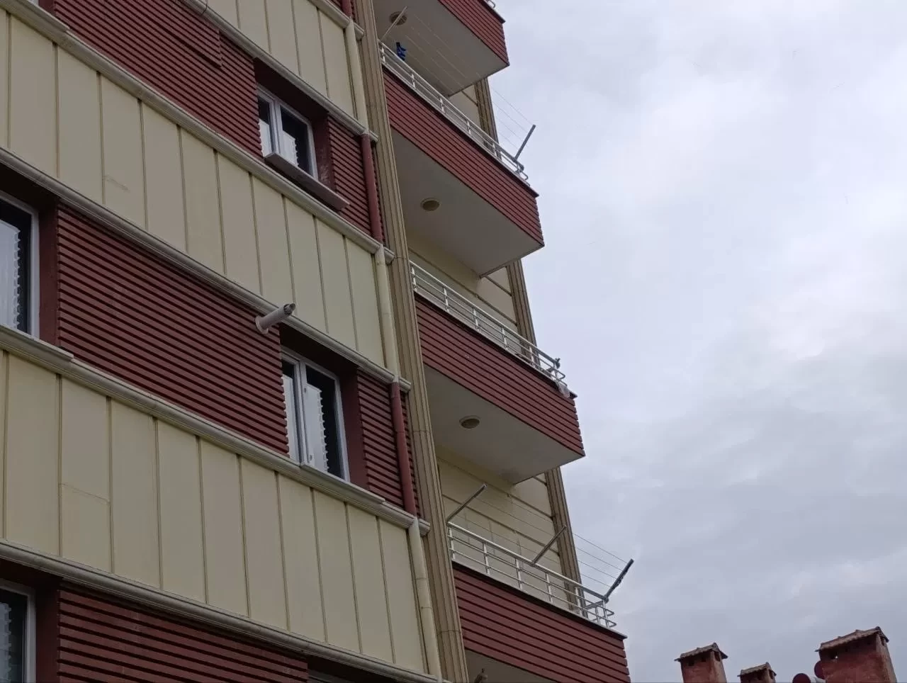 4. kattan düşen şahıs hayatını kaybetti