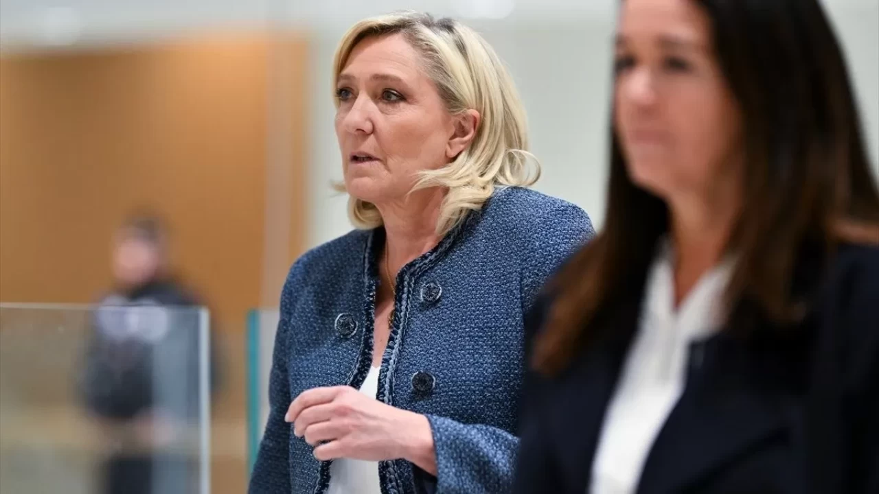 Fransa'da cumhurbaşkanı adayı Le Pen yolsuzluktan suçlu bulundu