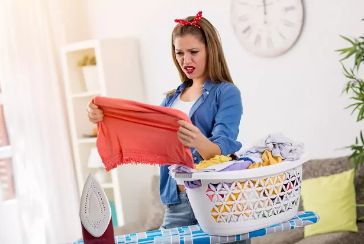 Giysilerinizin Ömrünü Kısaltıyor Olabilirsiniz! Çamaşır Yıkarken En Sık Yapılan 10 Hata