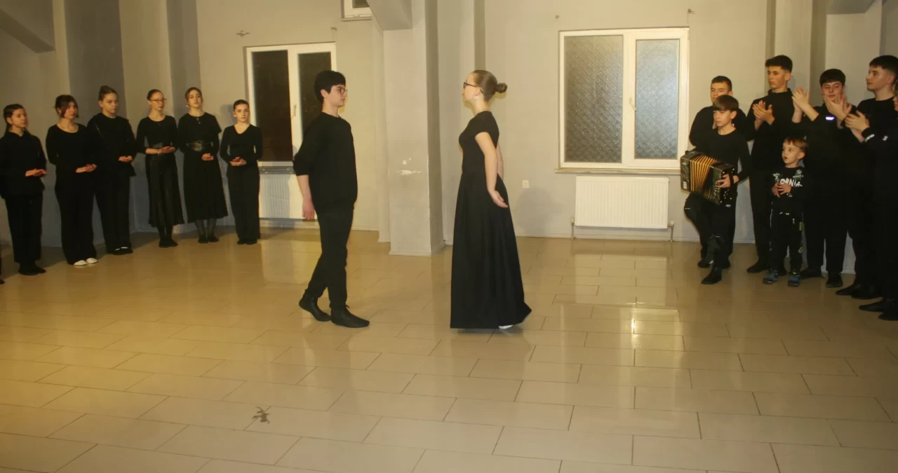 Kuzey Kafkasya Kültür Derneği'nde gençler dansa doymuyor: Kursa yoğun katılım