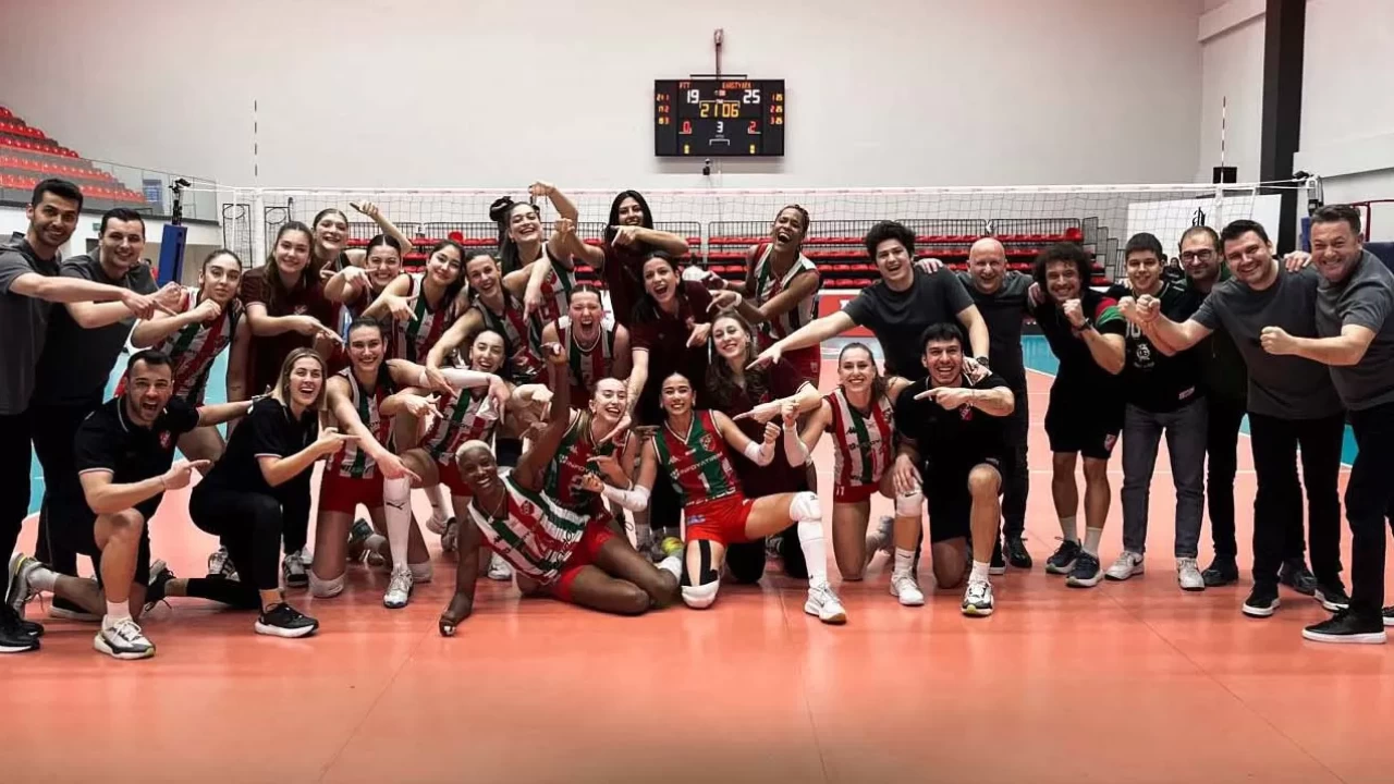 Karşıyaka Kadın Voleybol Takımı, Voleybol Sultanlar Ligi yolunda moral depoladı