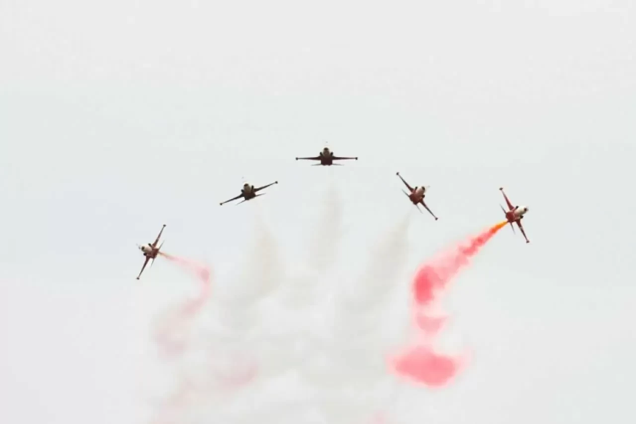 Türk Yıldızları'ndan Bursa'da etkileyici gösteri: 18 Mart öncesi muhteşem anlar!