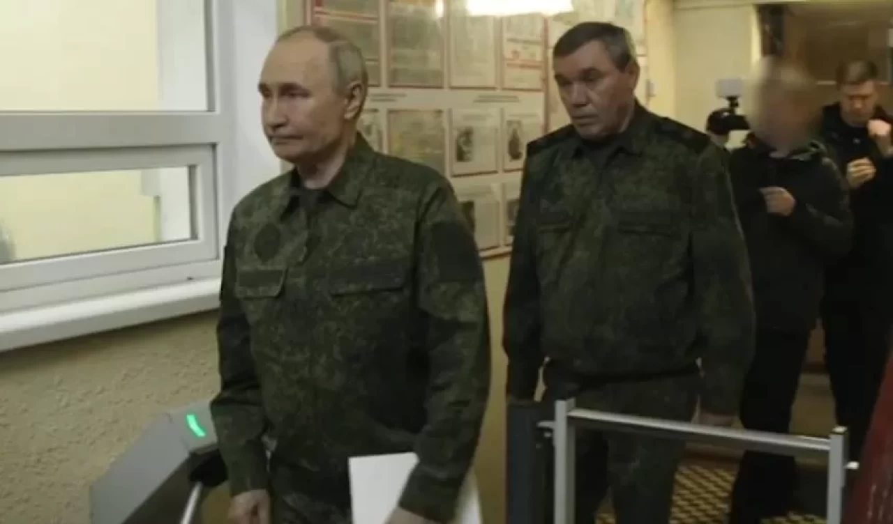 Putin’den Kursk bölgesine ilk ziyaret: Askeri üniformayla denetim yaptı