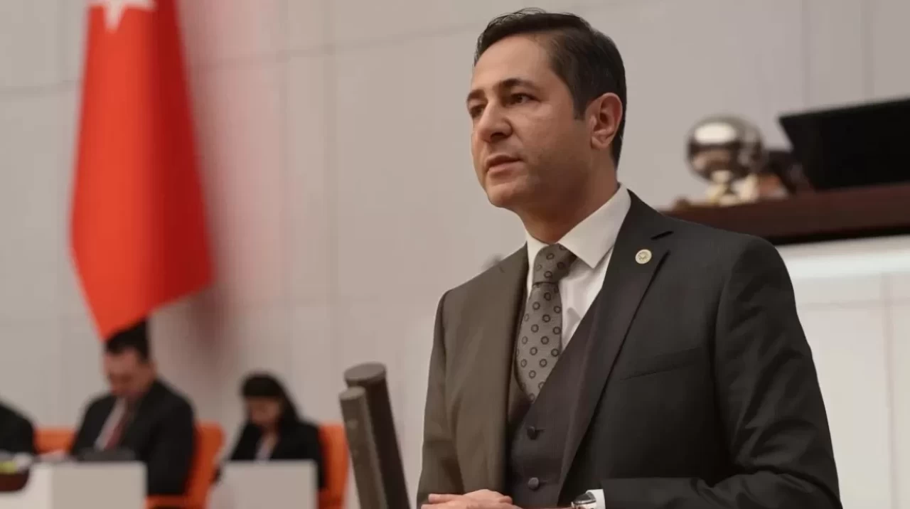 MHP'li Yücel Bulut: Türk polisine karşı bozkurt işareti yapanlar satılık tiyatroculardır!