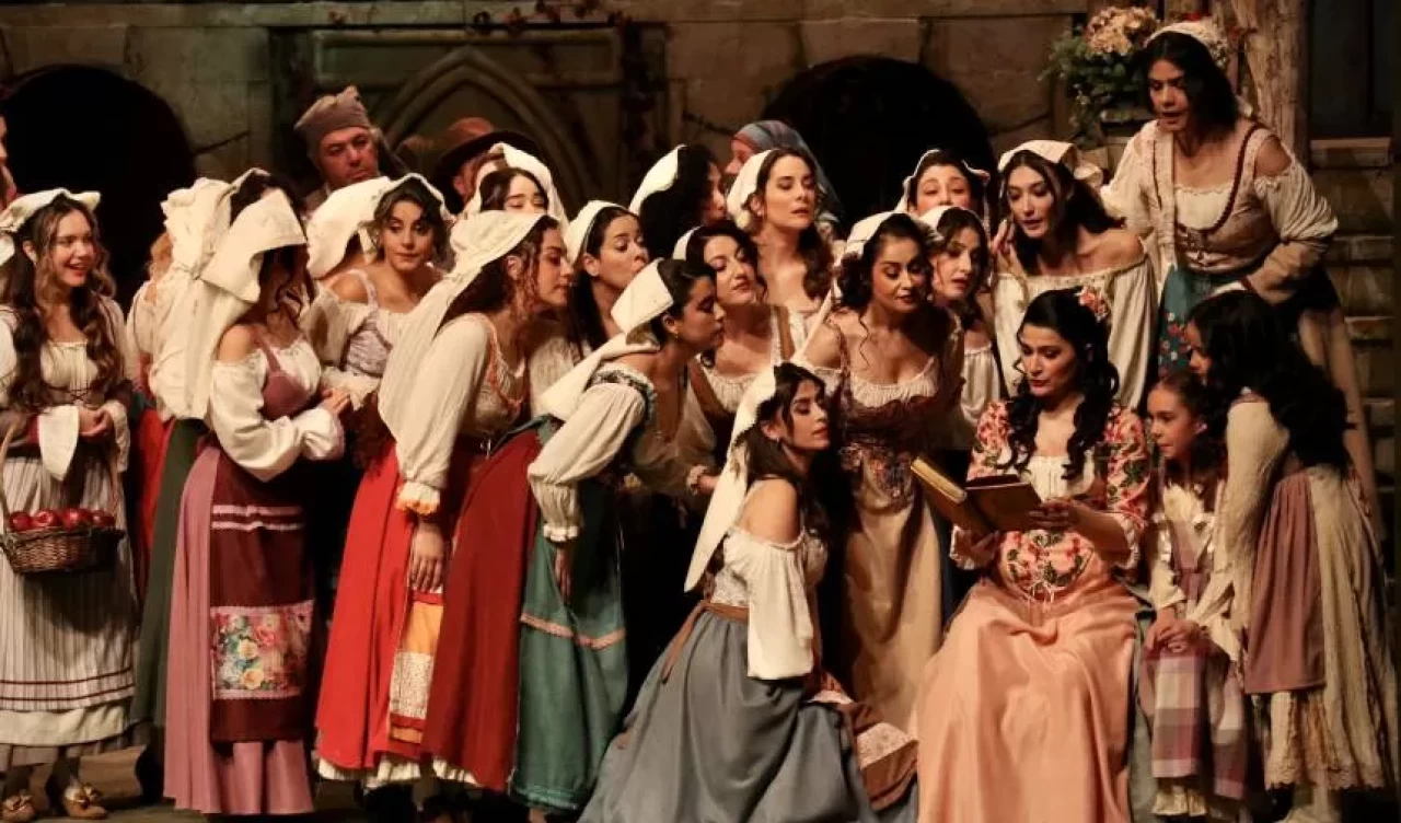 193 yıllık zengin kız fakir oğlan hikayesi "Aşk İksiri" prömiyer yaptı