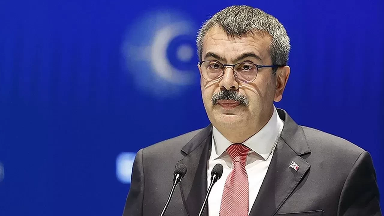 Bakan Tekin'den, 'müfredat dışı ders işlenecek' iddiasına ilişkin açıklama