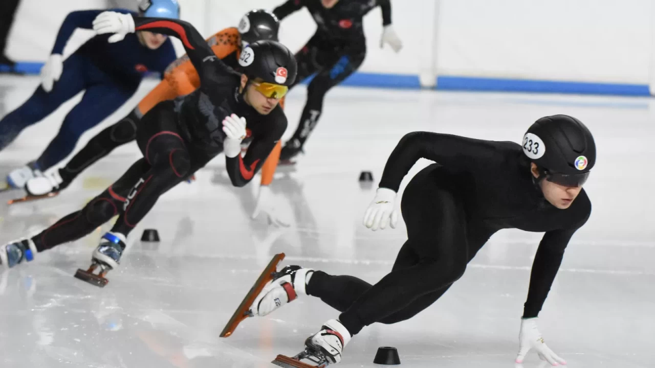 Short Track Türkiye Şampiyonası Erzurum'da başladı