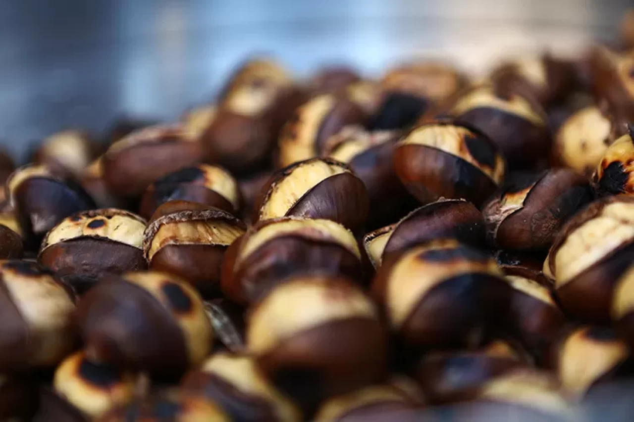 Kestane soymanın sırrı: Sokak satıcılarının gizli yöntemi ortaya çıktı