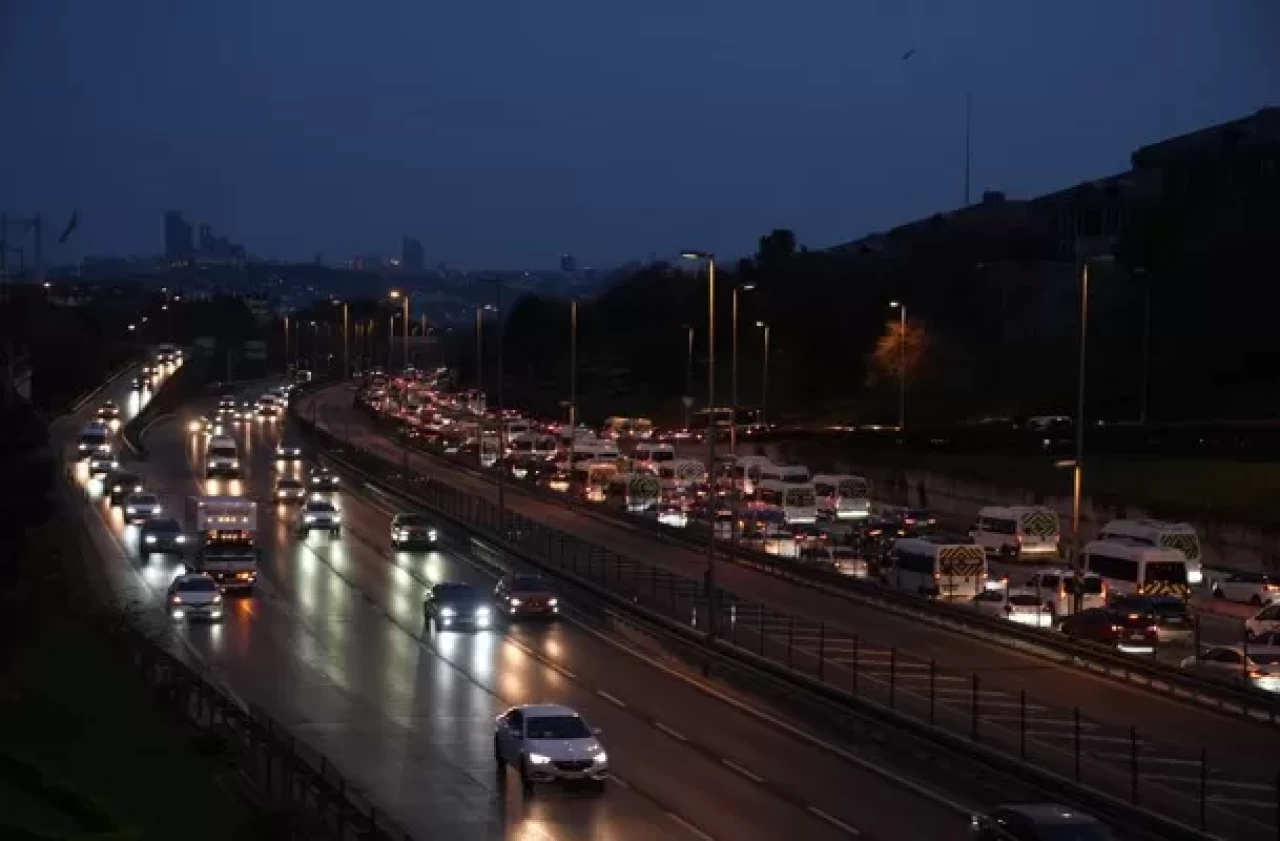 İstanbul'da haftanın ilk iş gününde trafikte yoğunluğu