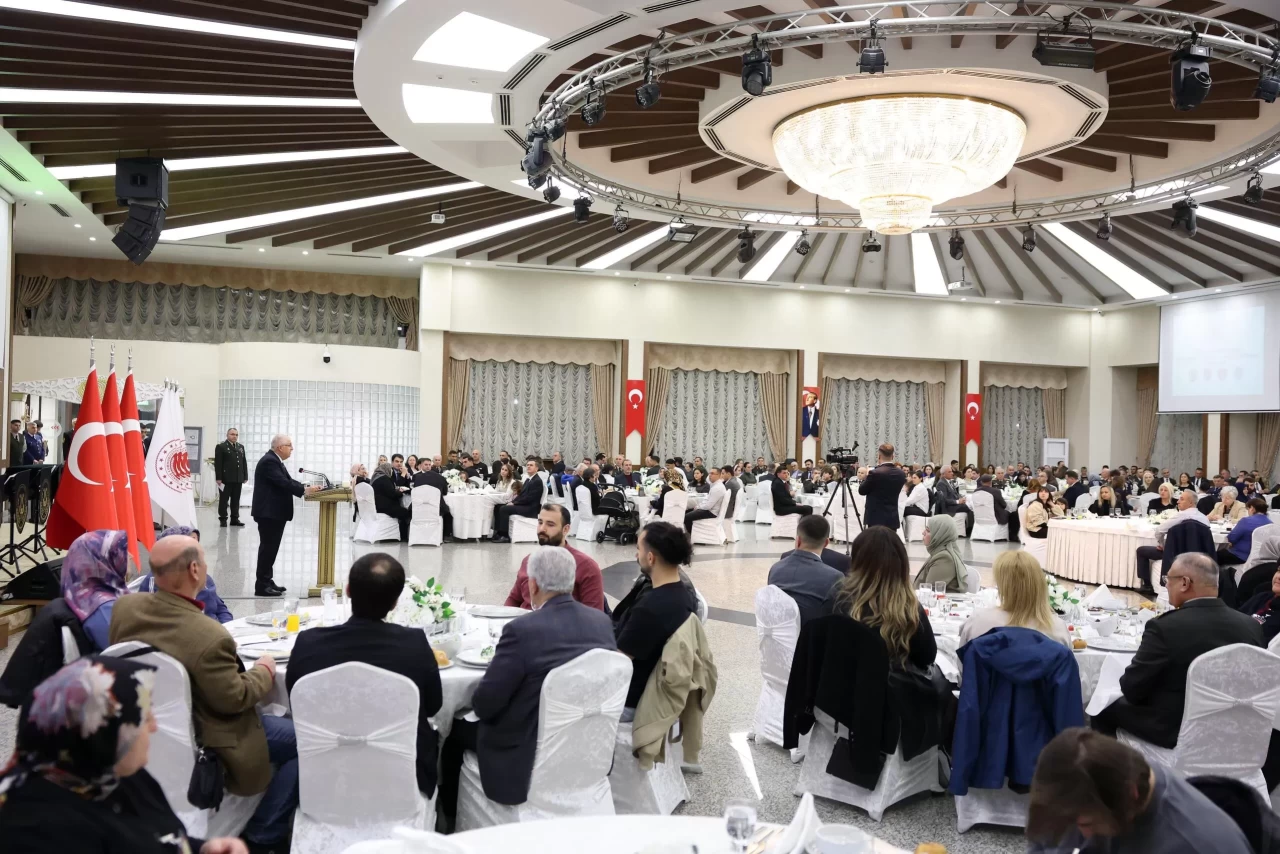 Milli Savunma Bakanı Güler'den sert uyarı: Terör örgütü PKK silahlarını teslim etmelidir