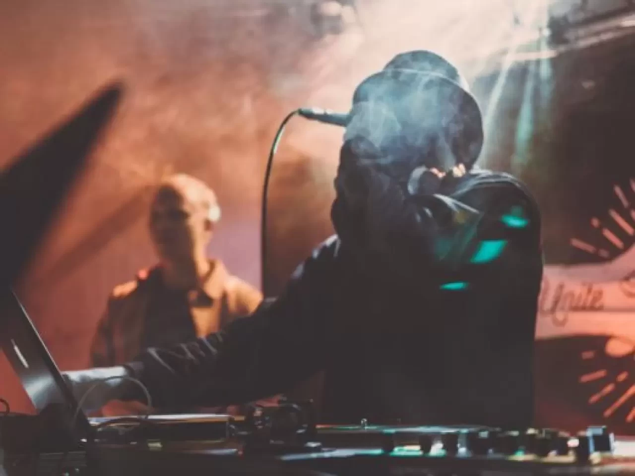 Diss Atmak Nedir? Sosyal Medya ve Müzikte Anlamı ve Kültürü