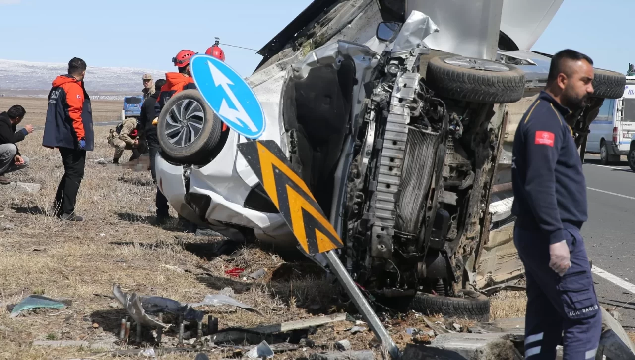 Kars'ta ölümcül kaza: Araçlar çarpıştı, 10 aylık bebek öldü