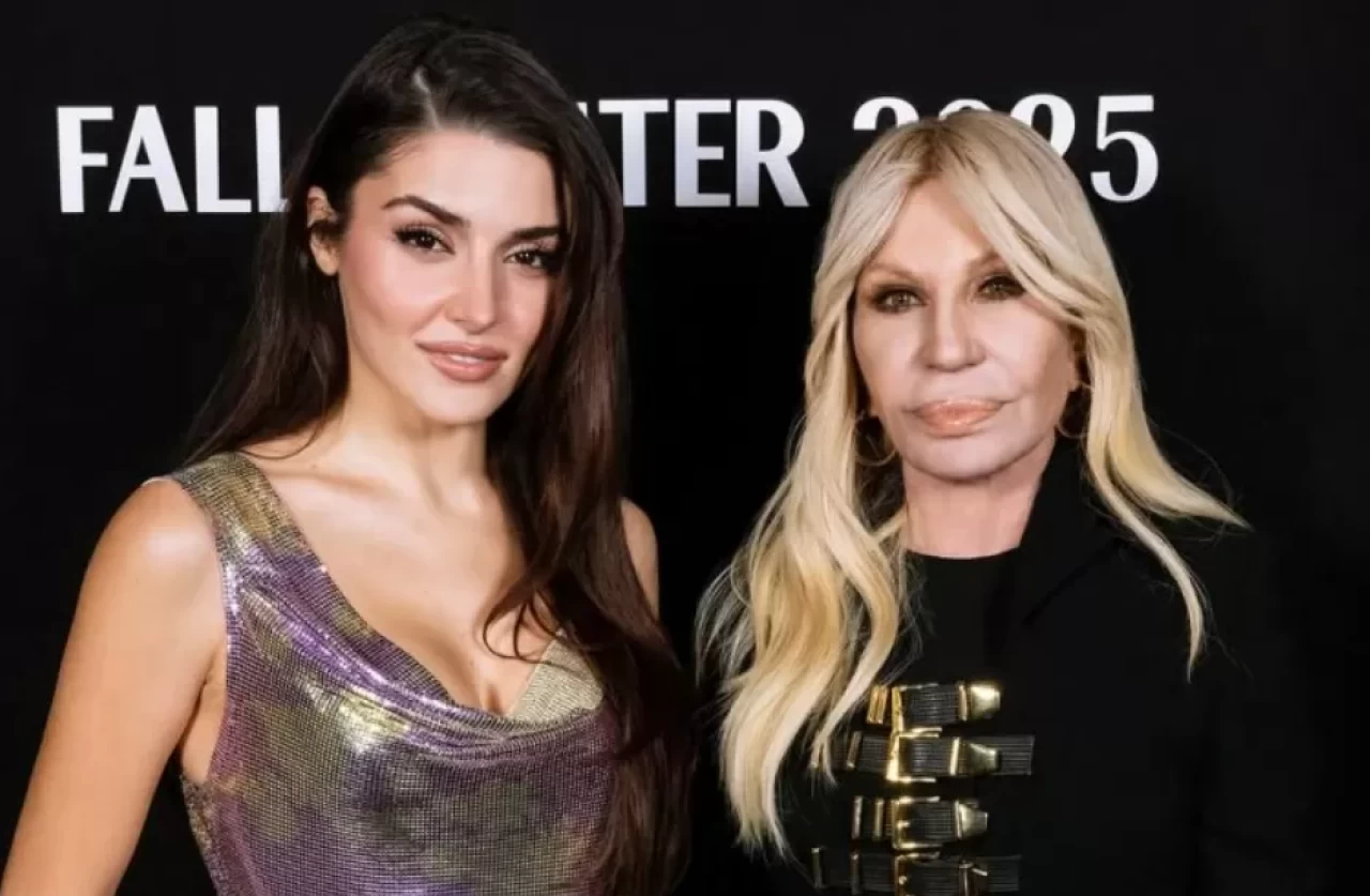 Hande Erçel, moda dünyasında yeni bir adım attı: Donatella Versace'yle sosyal medyadan takipleşti!