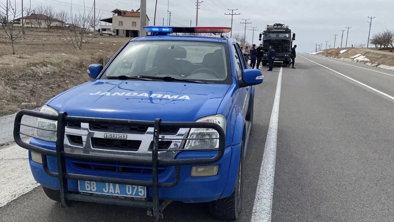 Aksaray'da kamyon yangını: Vatandaşlar zamanında müdahale etti
