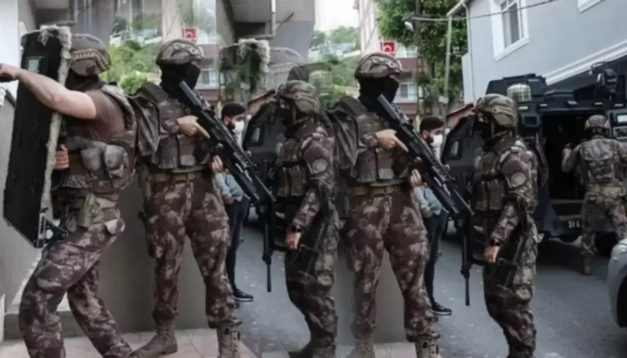 Van’da PKK/KCK yönelik operasyon kapsamında 24 şüpheli gözaltına alındı