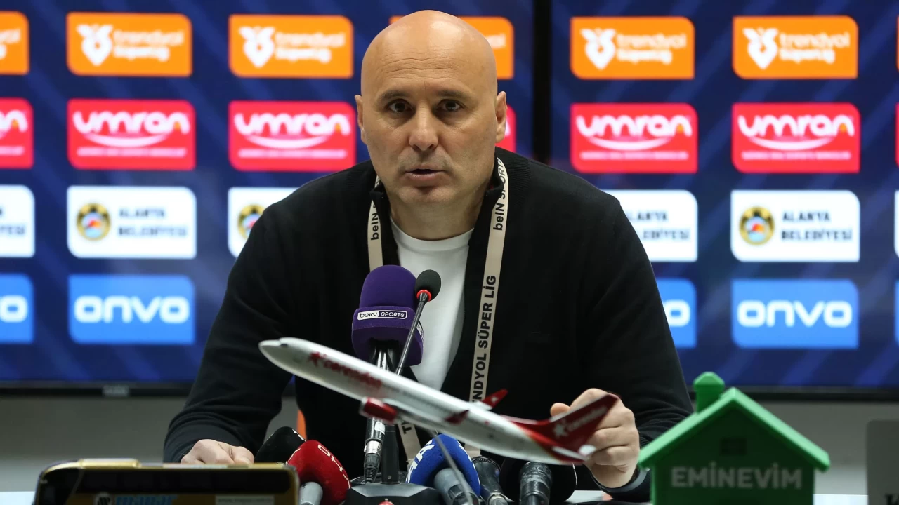 Alanyaspor Teknik Direktörü Sami Uğurlu: "Büyük maçlarda topun da sizi sevmesi gerekiyor"