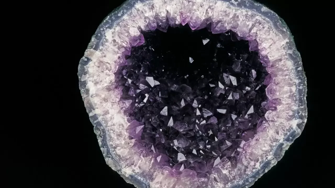 Ametist Taşının Faydaları Nelerdir? Nerelerde Kullanılır?