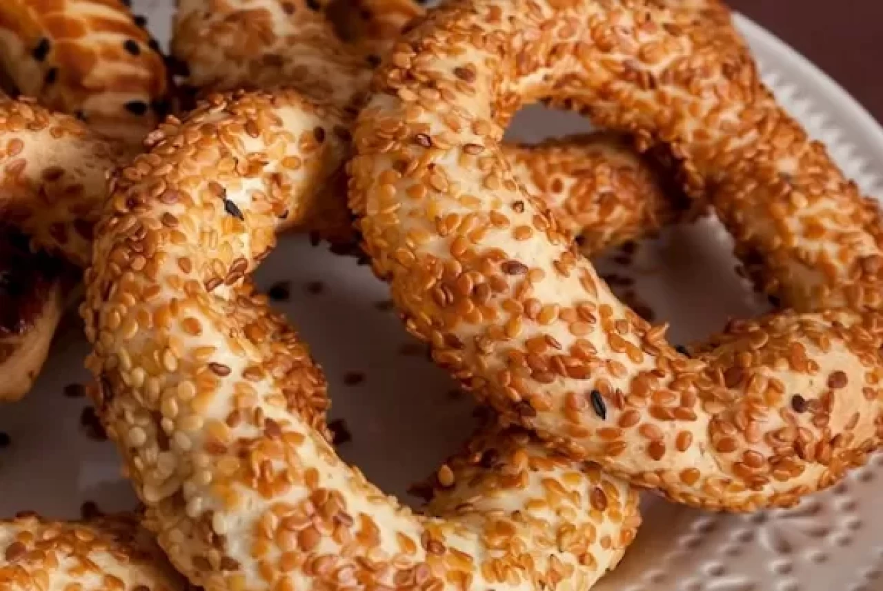 Pastane lezzetinde tarçınlı kandil simidi tarifi