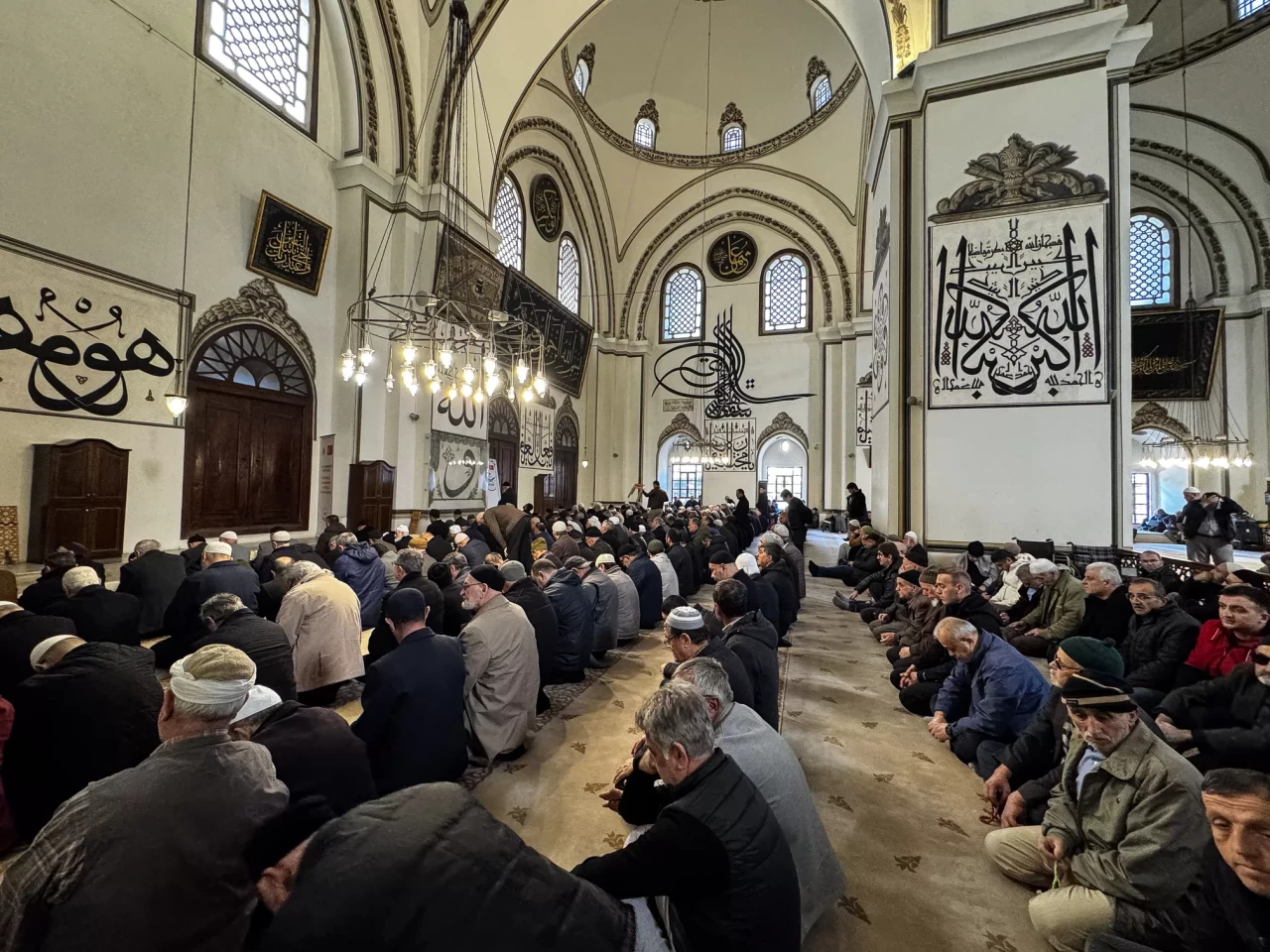 Bursa'da ramazan ayının ilk cuma namazı kılındı