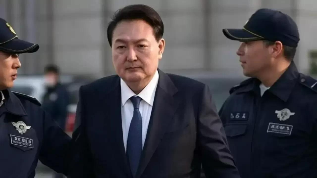 Devlet Başkanı Yoon Suk Yeol serbest! Sıkıyönetim sonrası neler olacak?