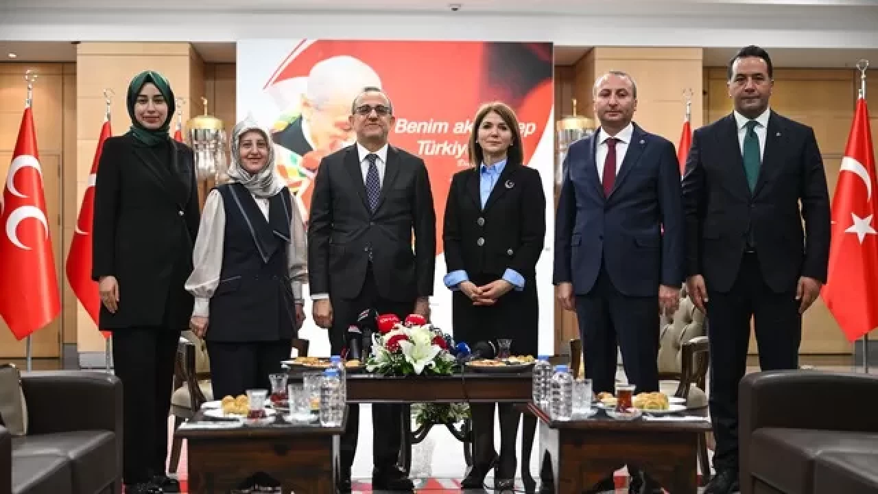 AK Parti heyeti Ramazan Bayramı dolayısıyla MHP'yi ziyaret etti