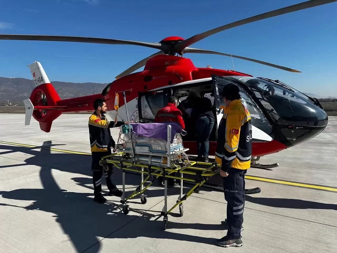 Tokat'ta ambulans helikopter 14 günlük bebek için havalandı