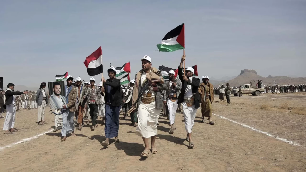 Yemen'de Husiler, ABD savaş uçaklarının başkent Sana'ya 4 hava saldırısı düzenlediğini bildirdi