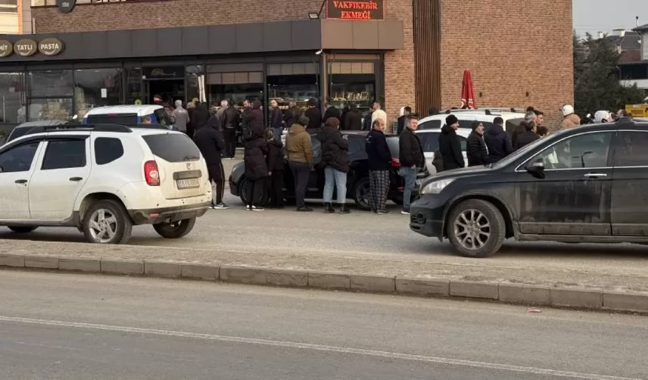 Düzce’de Ramazan pidesi kuyruğu