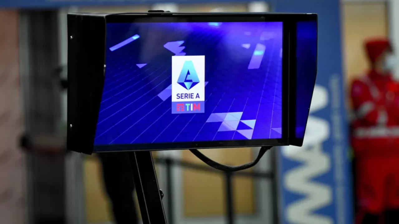Serie A'da VAR pozisyonları dev ekranlardan gösterilecek