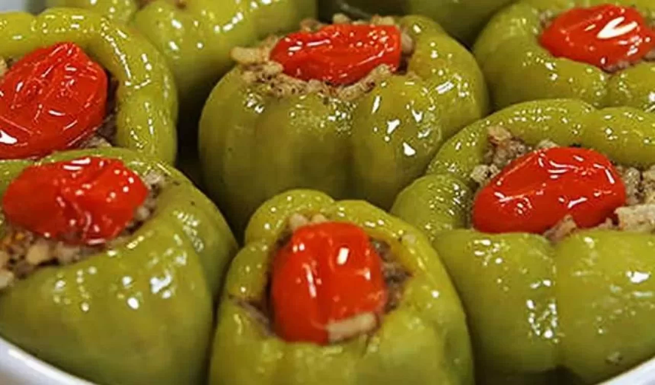 Biber dolması nasıl yapılır? Kimyonlu ve kıvamında biber dolması tarifi