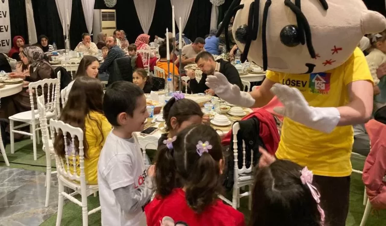 LÖSEV'den lösemili çocuklara moral dolu iftar yemeği