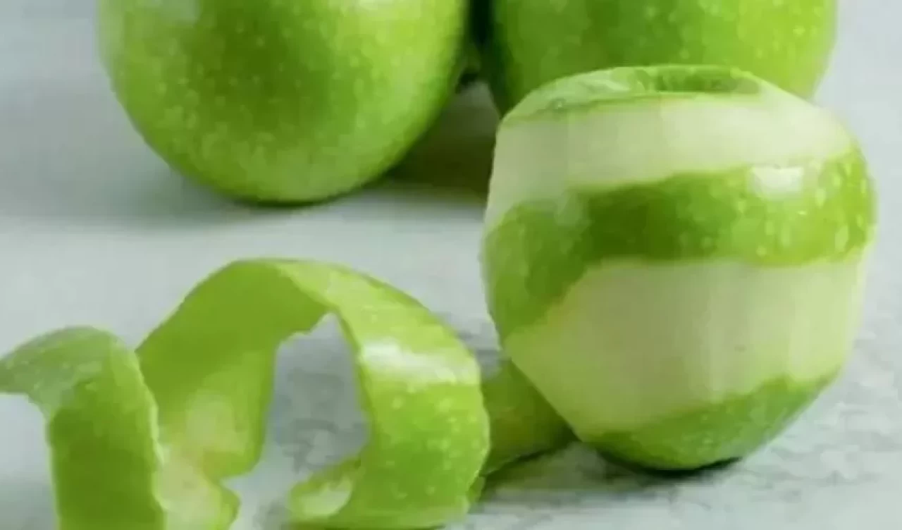 Ciltteki kırışıklıkları silen elma kabuğu maskesi