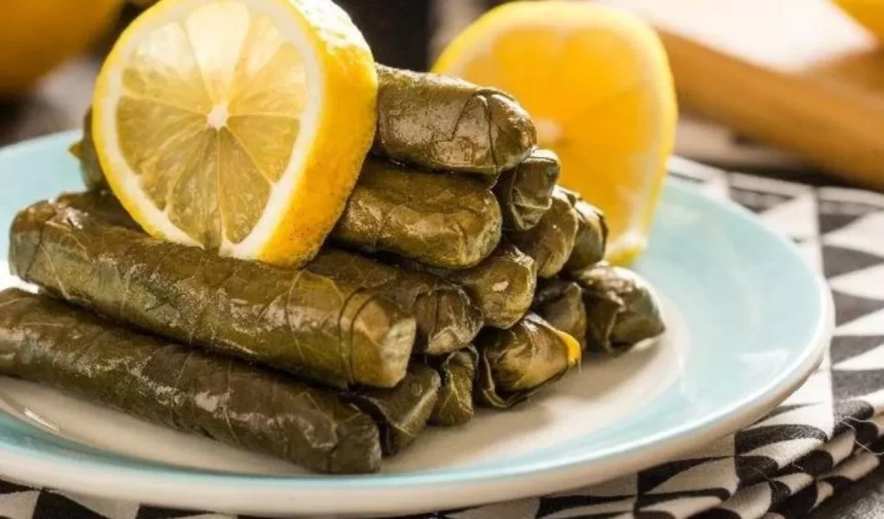 Taze peynir ve kaymaklı yaprak sarma tarifi