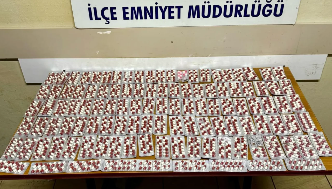Aydın Germencik'te düzenlenen uyuşturucu operasyonunda 2 bin 499 hap ele geçirildi
