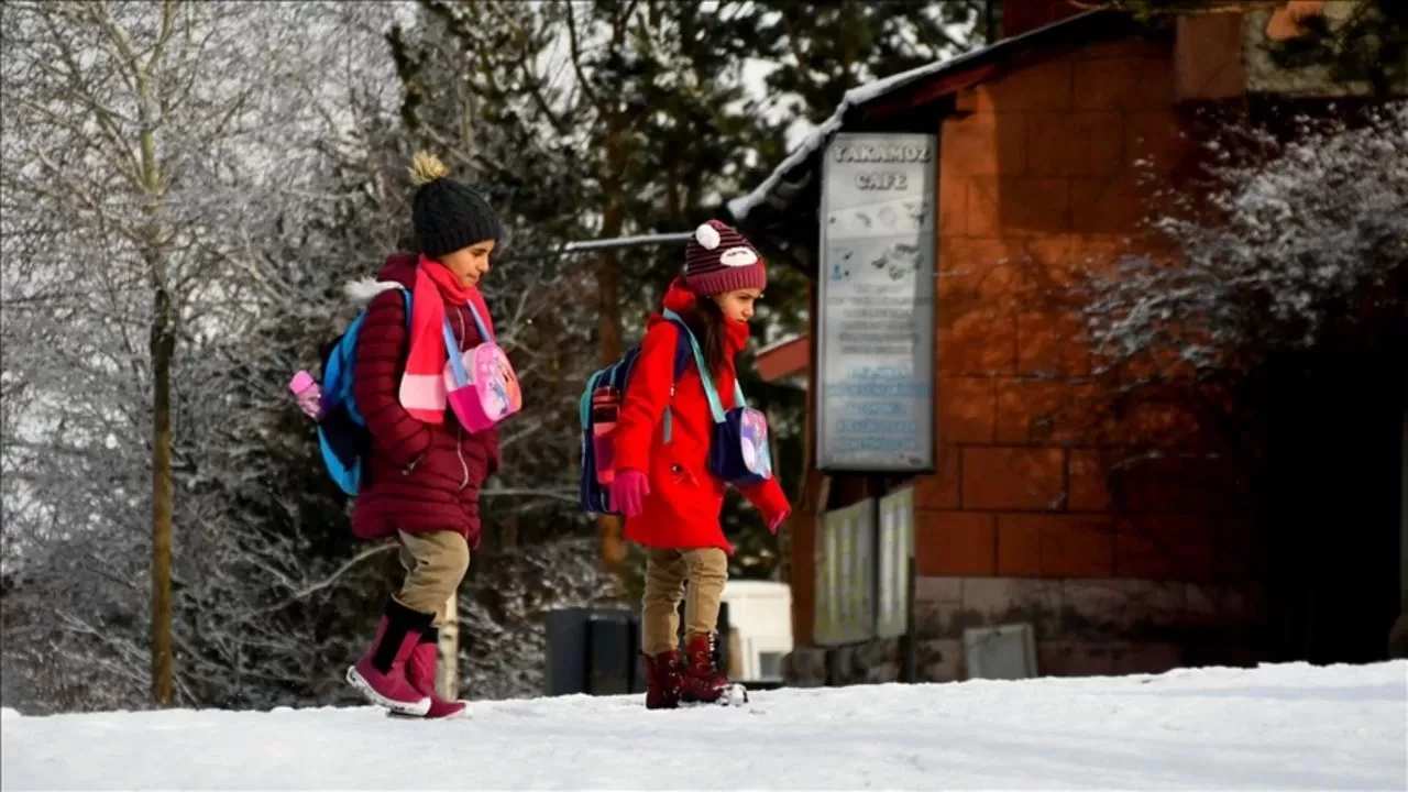 Nevşehir'in üç ilçesinde olumsuz hava koşulları nedeniyle eğitime bir gün ara