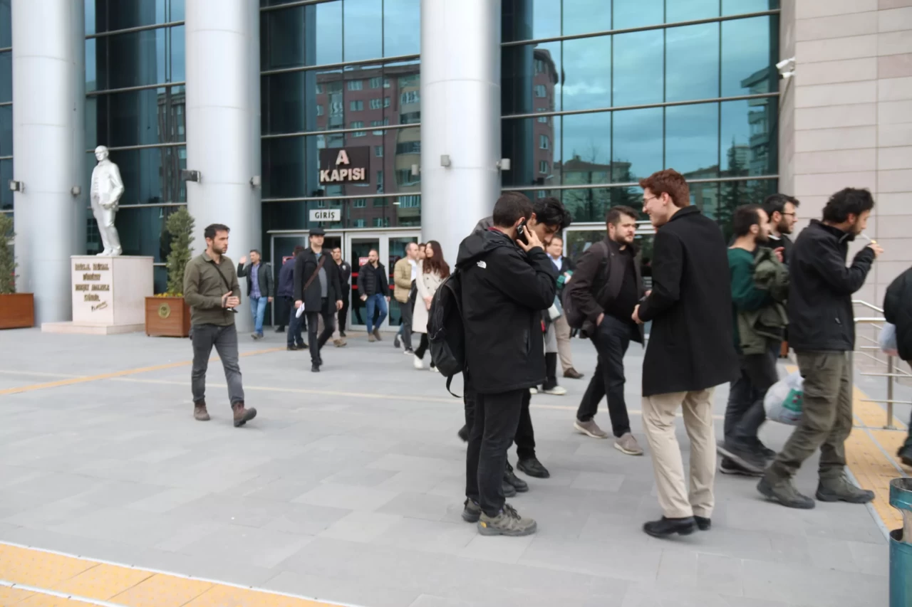 Eskişehir’deki izinsiz gösterilerde gözaltına alınan 14 şahsa yurtdışı yasağı