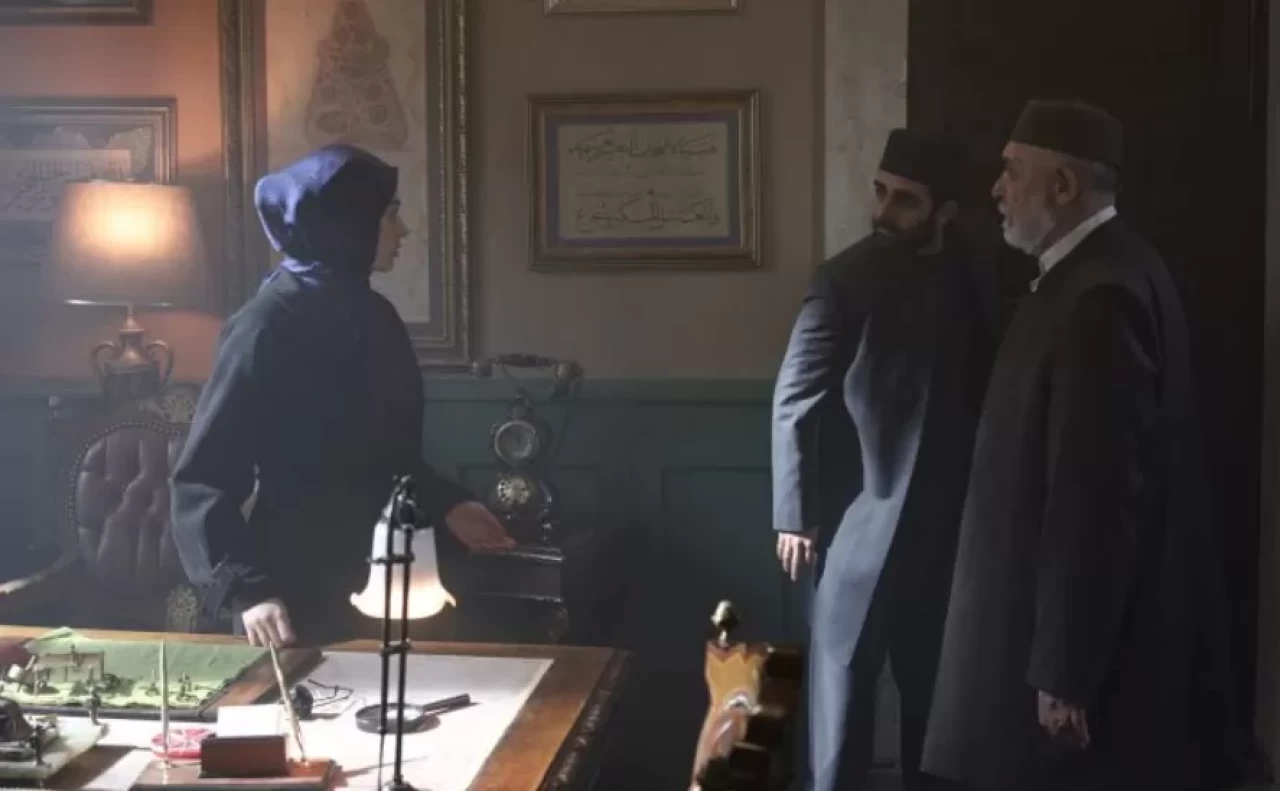 Settar Tanrıöğen ve Selinay Taşol, Kızıl Goncalar'a veda ediyor