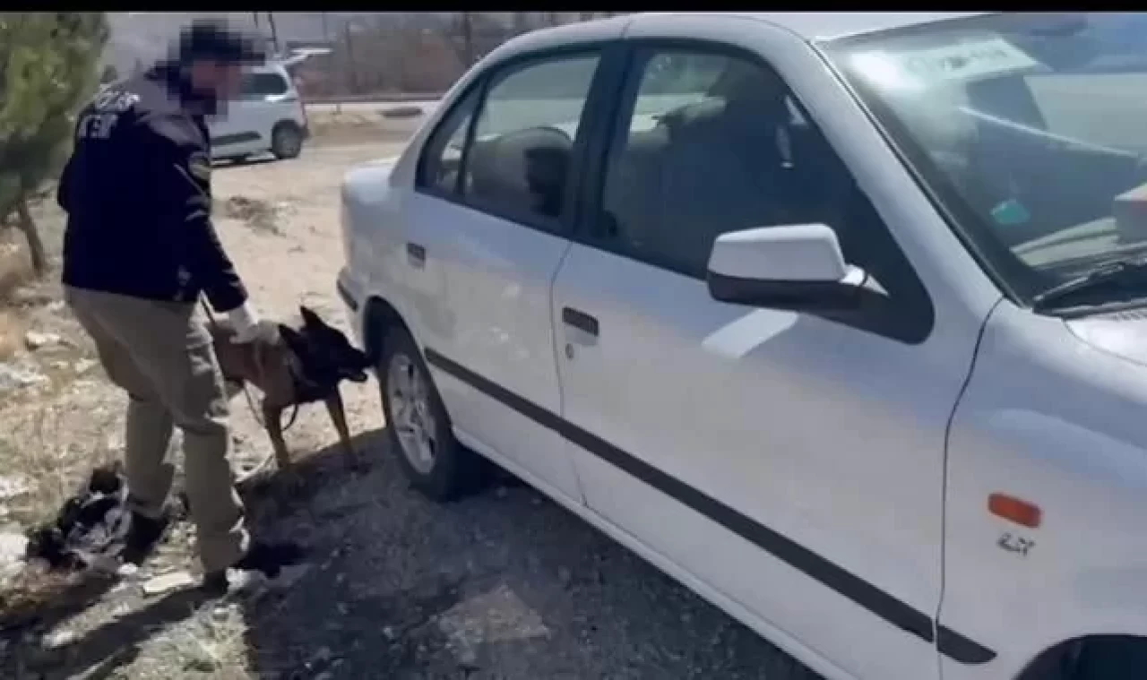 Van Gevaş'ta bir araçta 36 kilo 300 gram likit sentetik uyuşturucu bulundu