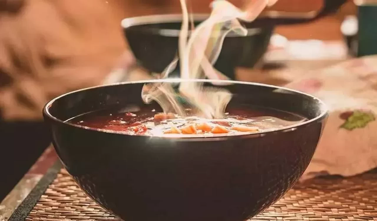 Sıcak yemekleri buzdolabına koymanın 4 tehlikesi