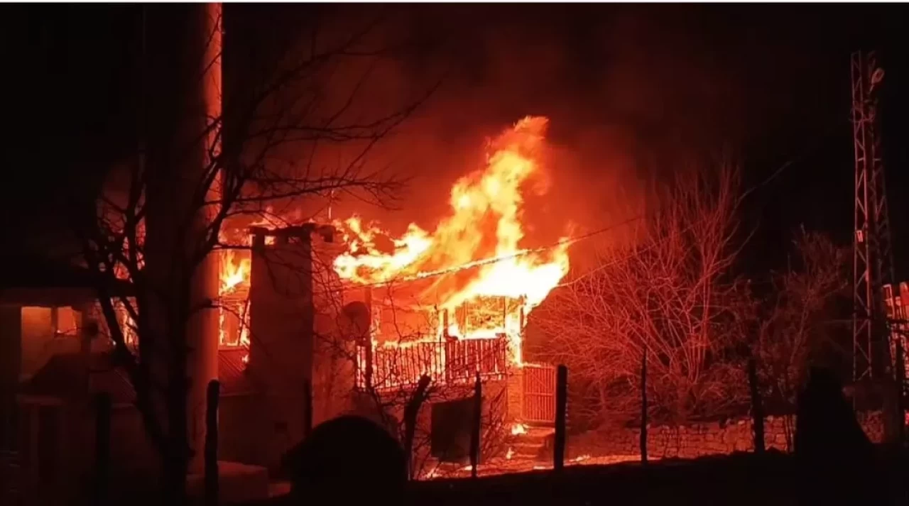 Kahramanmaraş'ta iftar saatinde cami lojmanında yangın!