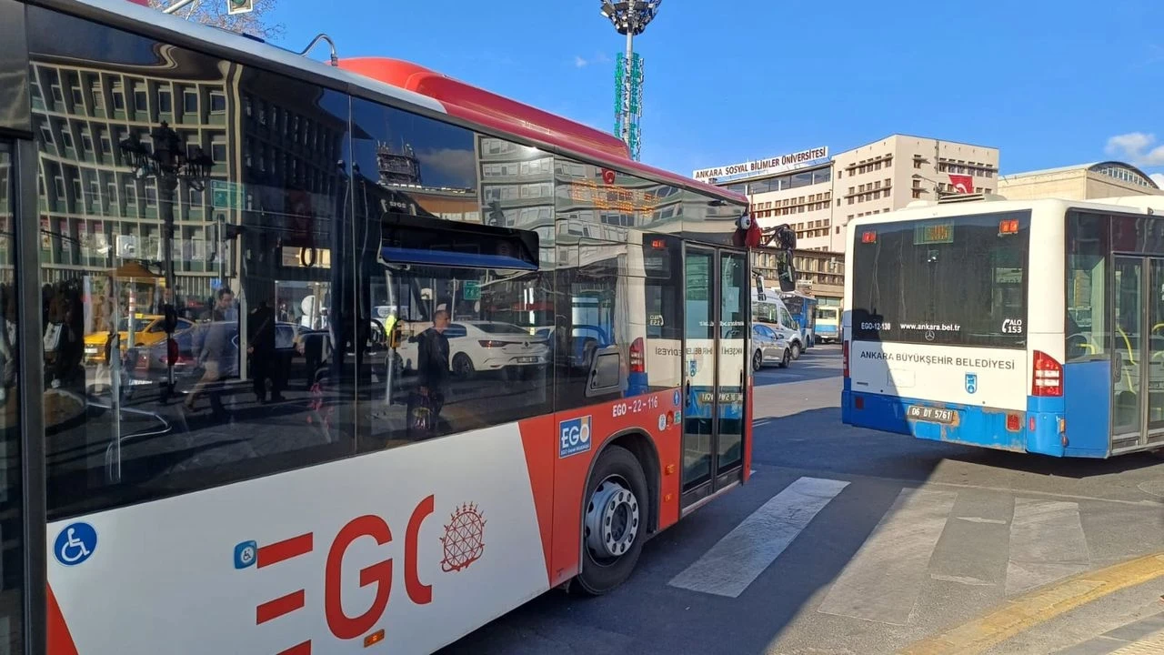 Başkent Ankara'da bazı otobüs ve metro durakları kapatıldı