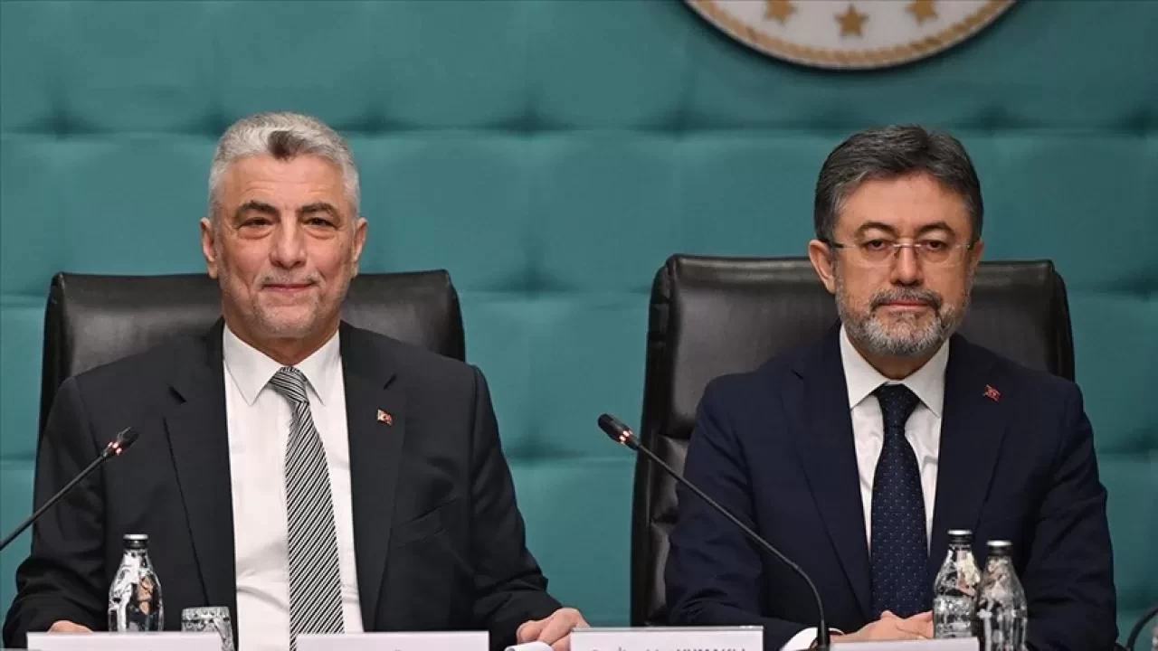 Bakanlar Bolat ve Yumaklı, Kiev'de Zelenski ile görüşecek