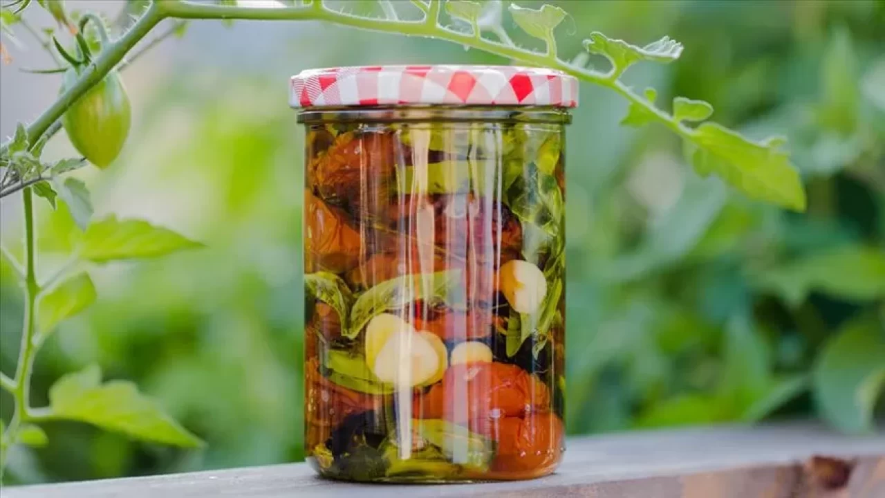 Konserve nasıl açılır? Açacak olmadan konserve açmanın 4 pratik yöntemi