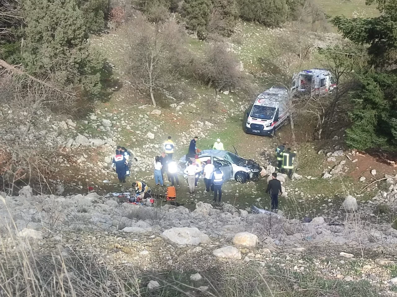 Derebucak'ta feci kaza: Uçuruma yuvarlanan otomobilde hayatını kaybedenlerin kimlikleri belirlendi