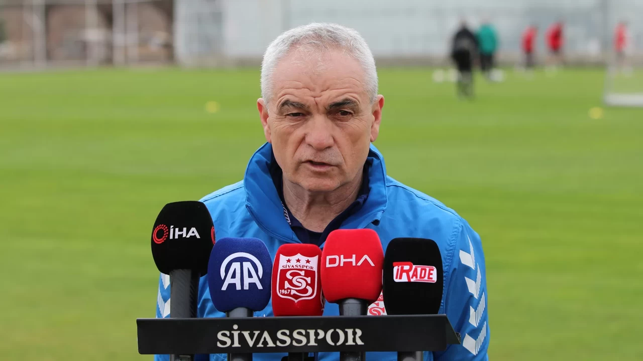 Sivasspor Teknik Direktörü Rıza Çalımbay: “Düşmeyi aklımızın ucundan geçirmiyoruz”