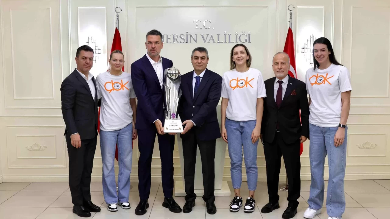 ÇBK Mersin, Türkiye Kupası zaferini Vali Atilla Toros ile paylaştı