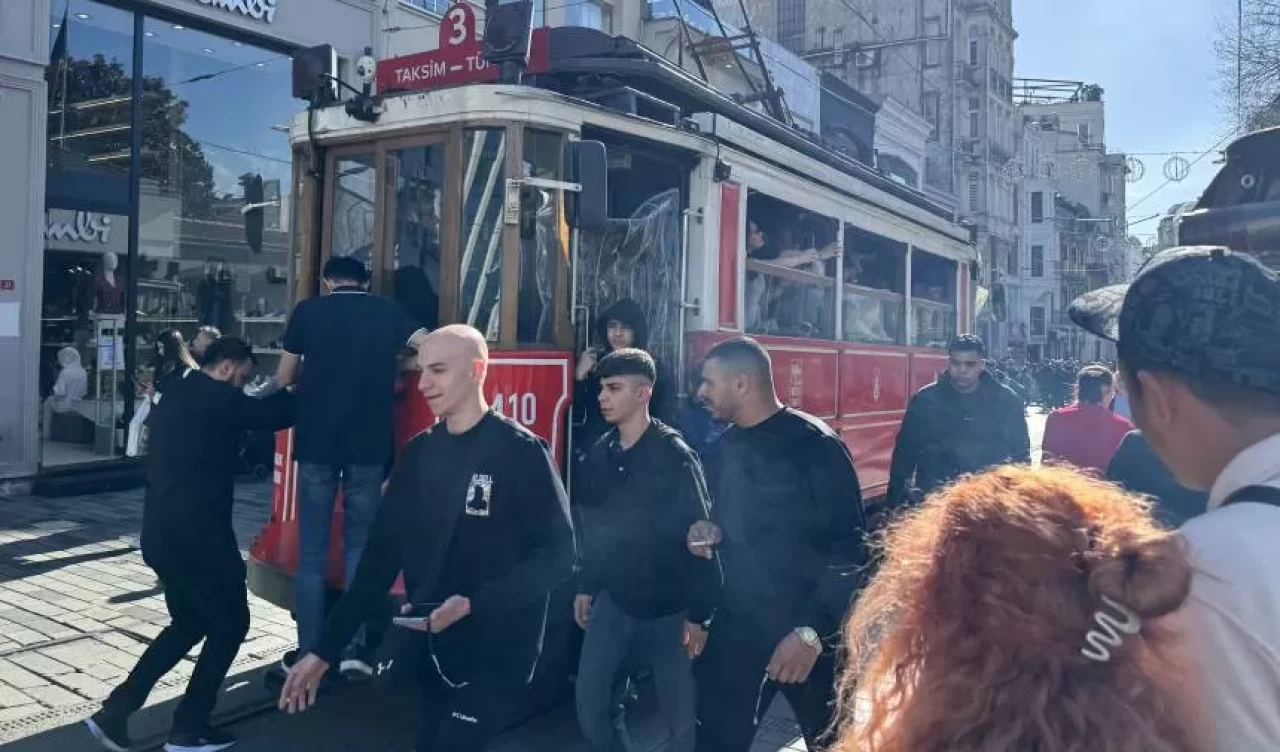 Taksim ve İstiklal Caddesi'nde bayram yoğunluğu